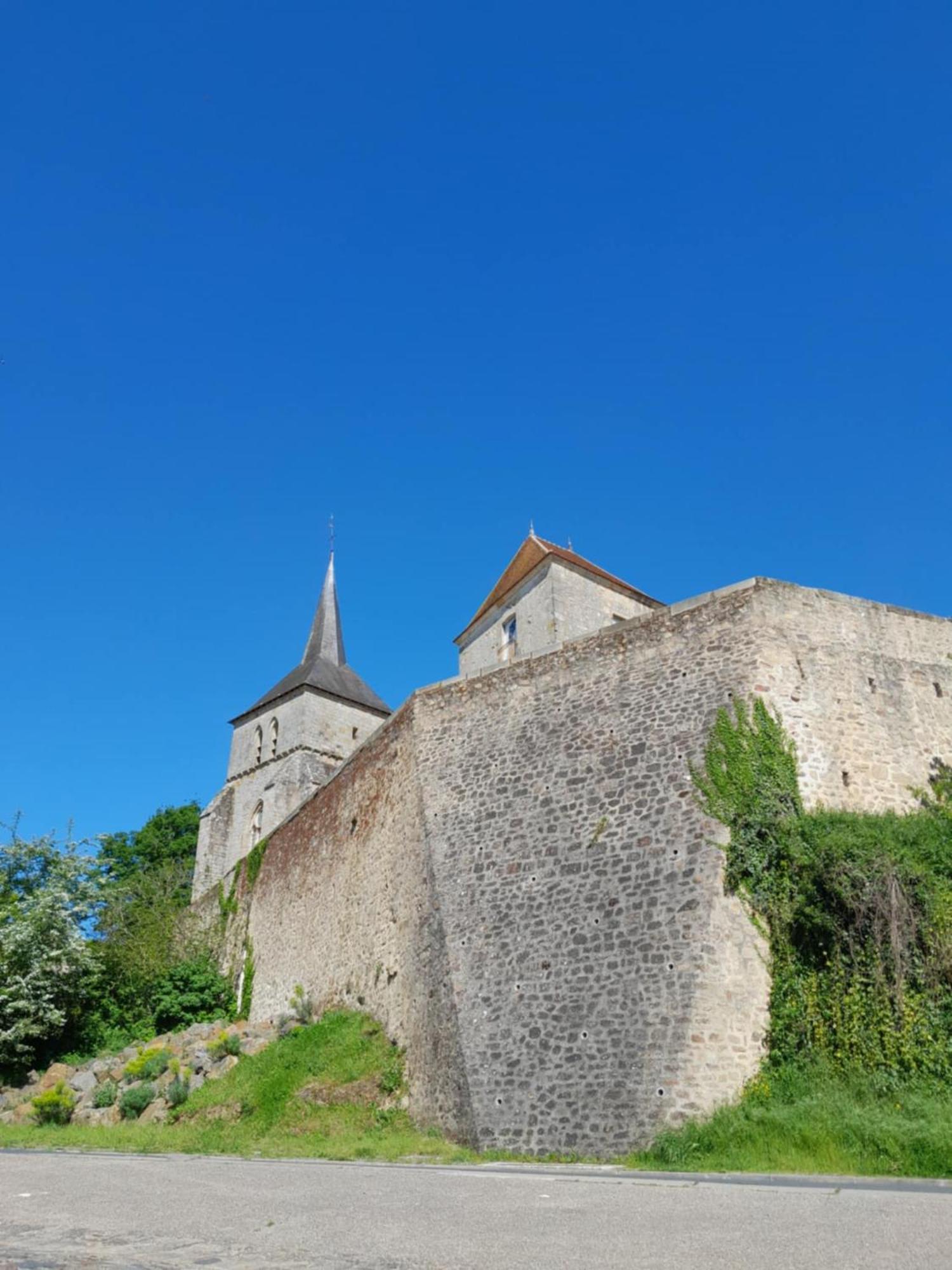 Gite "La Petite" Saint-Benoit-du-Sault Eksteriør billede