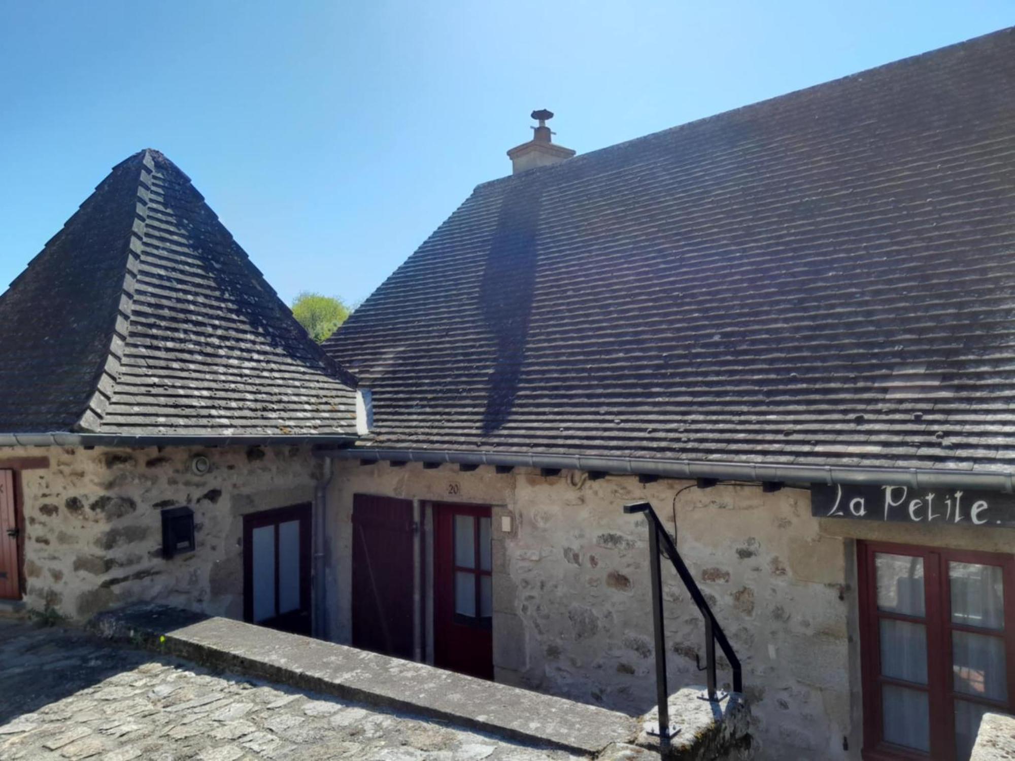 Gite "La Petite" Saint-Benoit-du-Sault Eksteriør billede