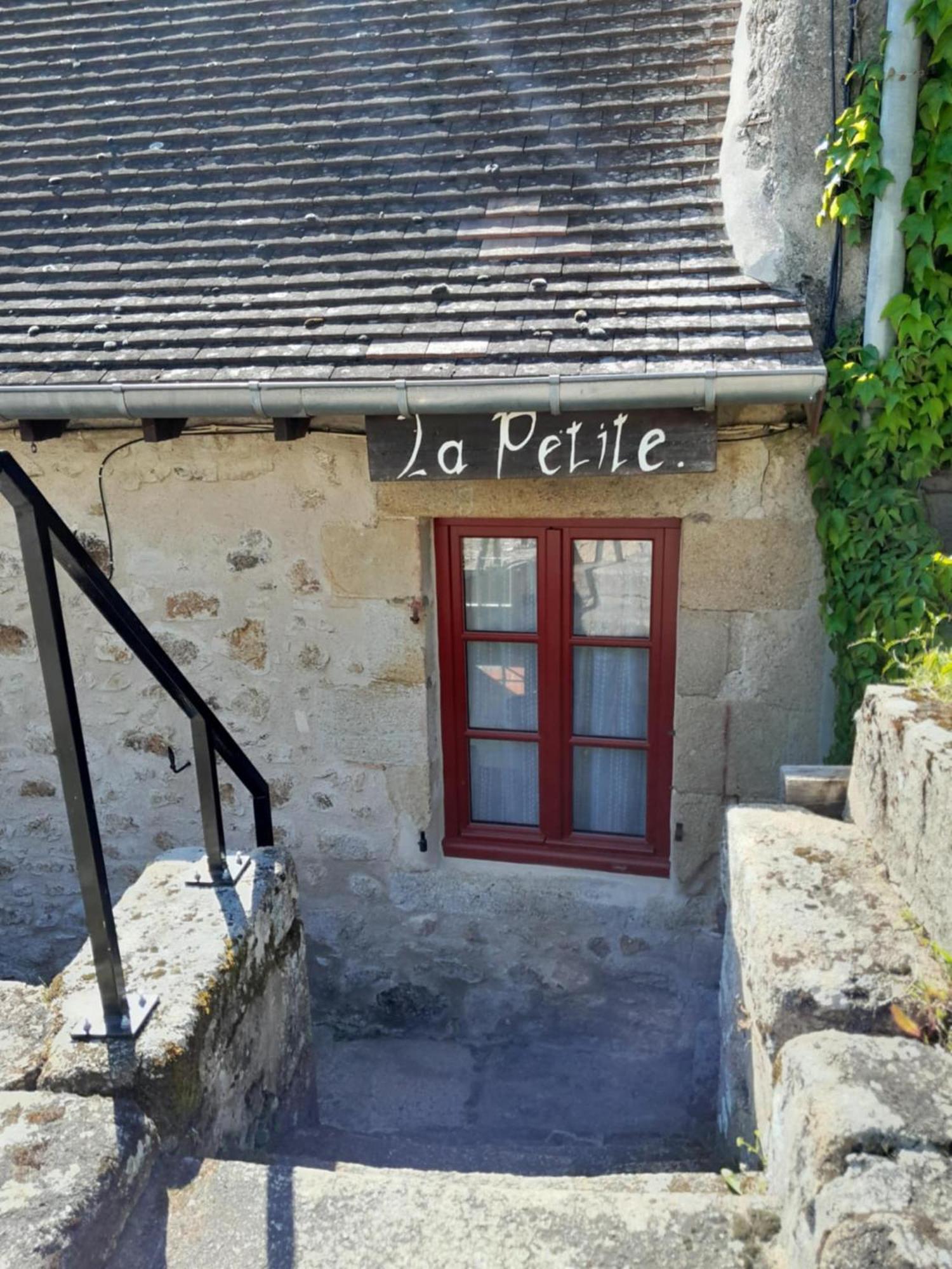 Gite "La Petite" Saint-Benoit-du-Sault Eksteriør billede